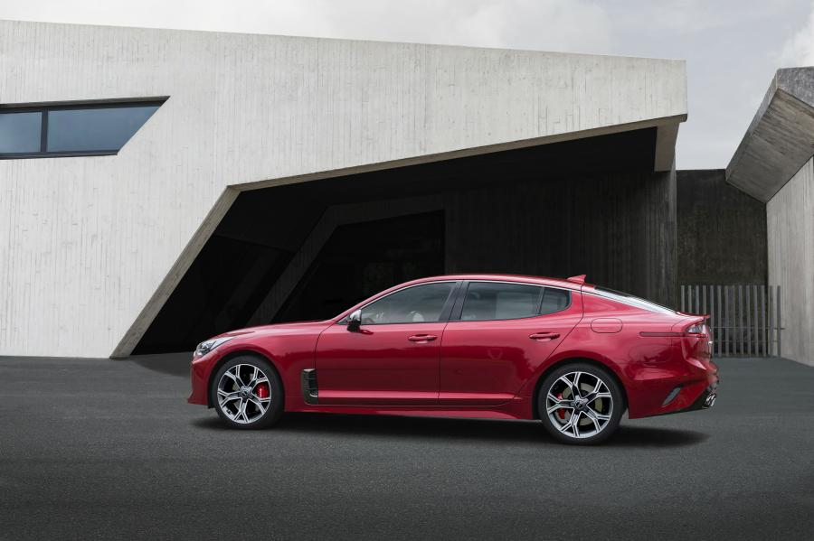  Kia Stinger GT AWD (CK) 2017 года  (WW) (фото 18 из 40)